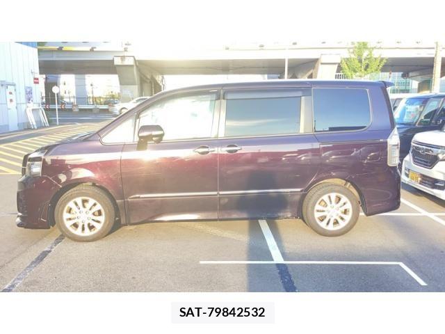 Toyota VOXY 2013-05 7621246-5