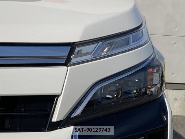 Toyota VOXY 2018-03 7621194-10