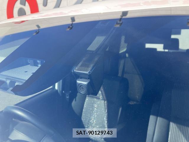 Toyota VOXY 2018-03 7621194-13