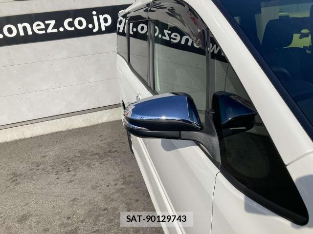 Toyota VOXY 2018-03 7621194-14