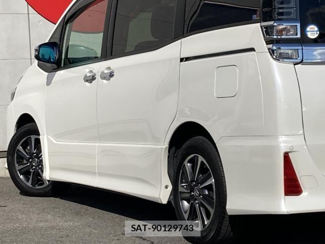 Toyota VOXY 2018-03 7621194-16