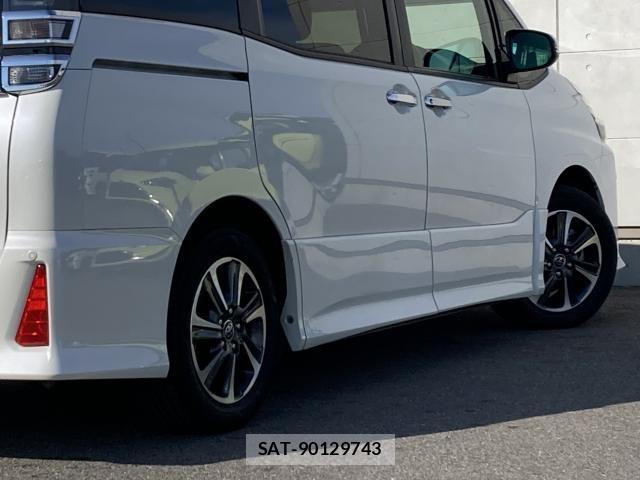 Toyota VOXY 2018-03 7621194-17