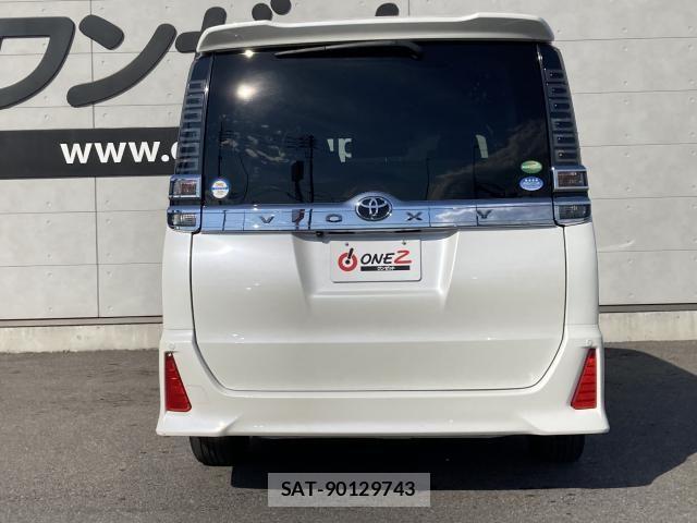 Toyota VOXY 2018-03 7621194-18
