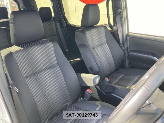 Toyota VOXY 2018-03 7621194-22