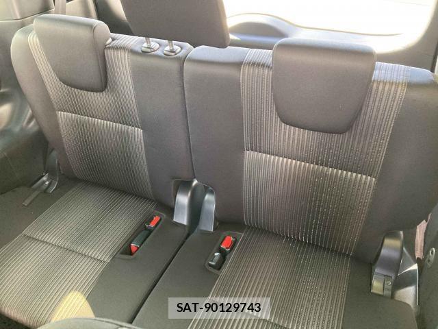 Toyota VOXY 2018-03 7621194-28