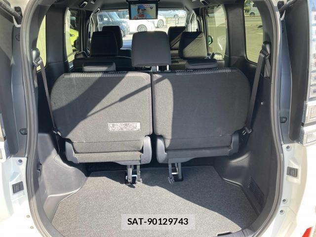 Toyota VOXY 2018-03 7621194-29