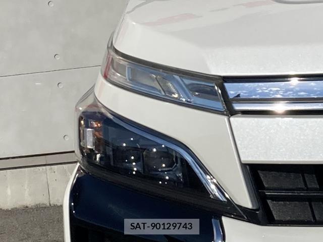 Toyota VOXY 2018-03 7621194-8