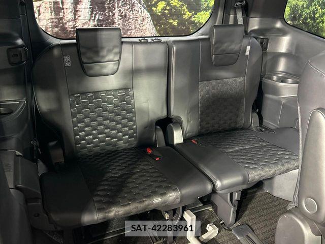 Toyota VOXY 2022-03 7621170-9