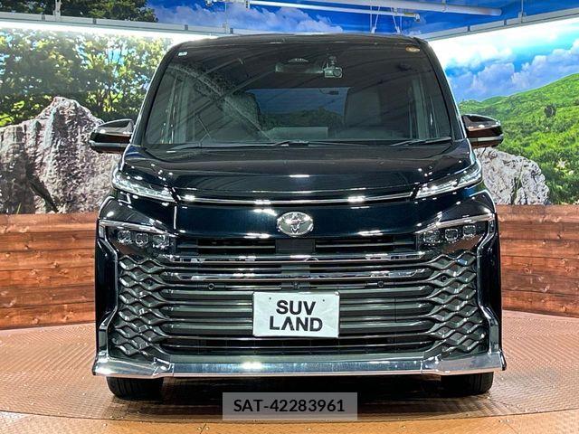 Toyota VOXY 2022-03 7621170-14