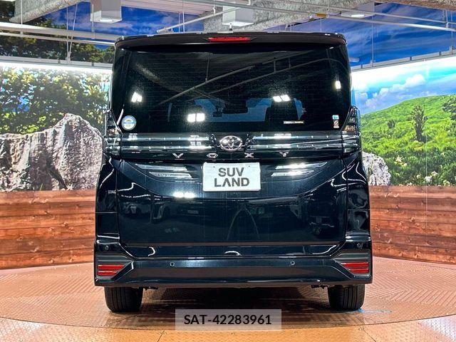 Toyota VOXY 2022-03 7621170-15