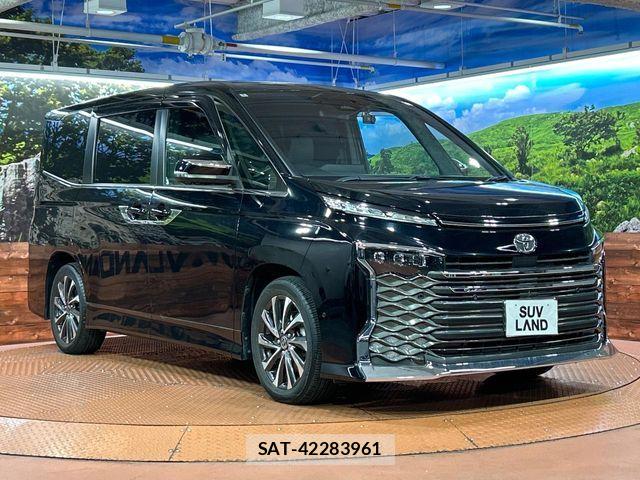 Toyota VOXY 2022-03 7621170-16