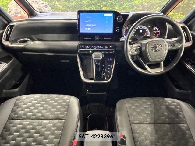 Toyota VOXY 2022-03 7621170-1