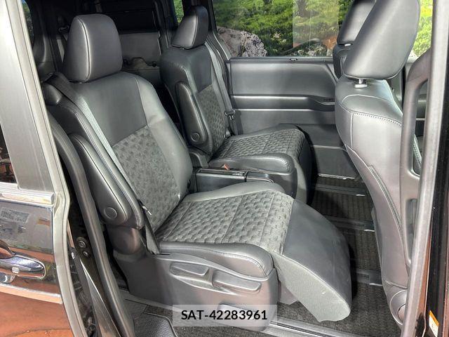 Toyota VOXY 2022-03 7621170-8