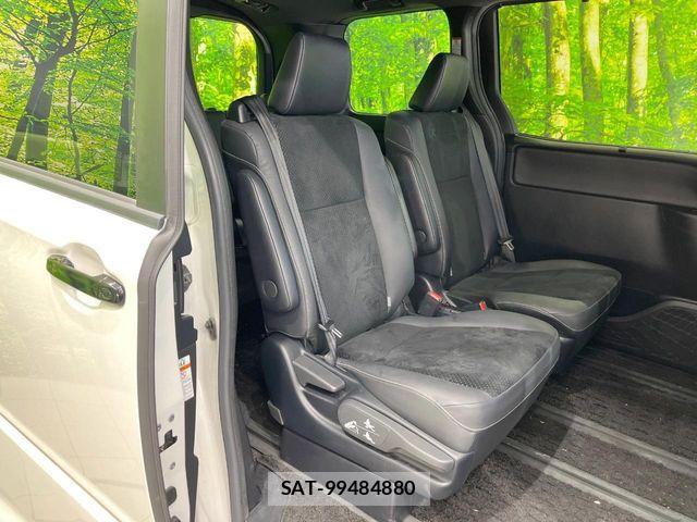 Toyota VOXY 2021-12 7621181-9