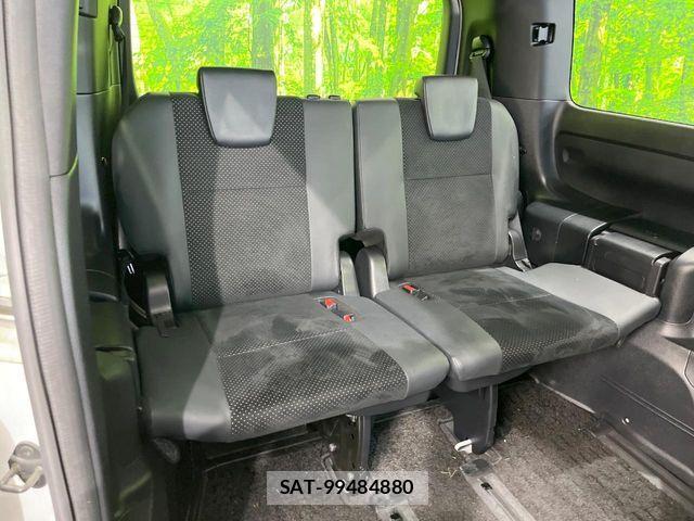 Toyota VOXY 2021-12 7621181-10