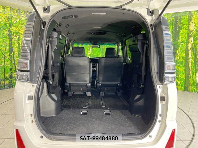 Toyota VOXY 2021-12 7621181-11