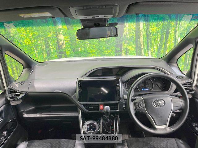 Toyota VOXY 2021-12 7621181-1