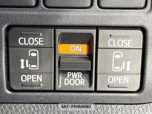 Toyota VOXY 2021-12 7621181-4