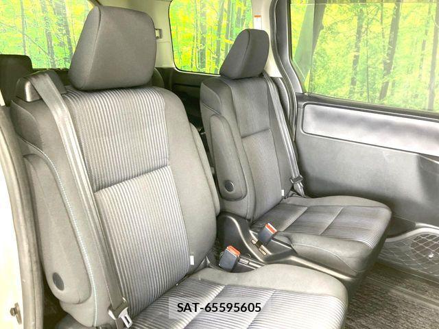 Toyota VOXY 2015-02 7621220-8