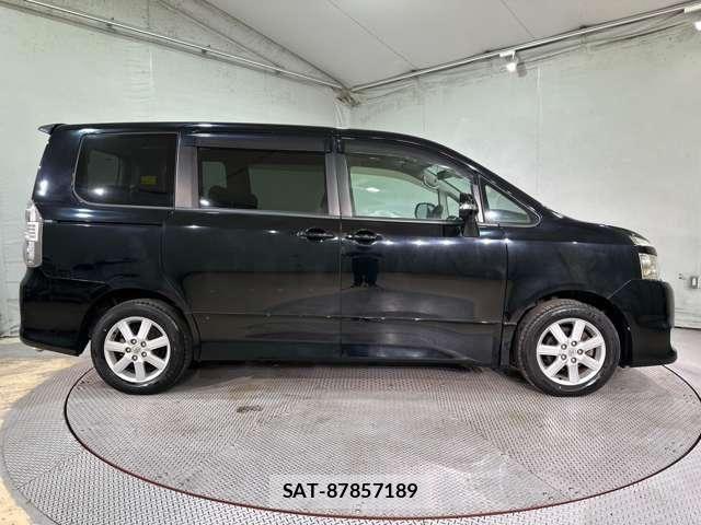 Toyota VOXY 2008-02 7621239-3