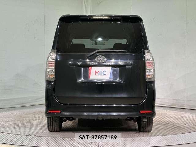 Toyota VOXY 2008-02 7621239-5