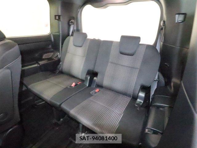 Toyota VOXY 2018-10 7621190-11