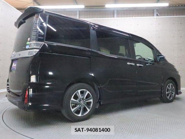 Toyota VOXY 2018-10 7621190-1