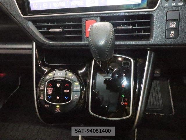 Toyota VOXY 2018-10 7621190-21