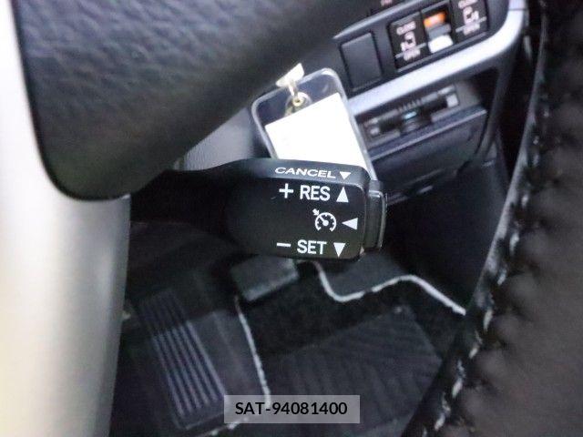 Toyota VOXY 2018-10 7621190-23