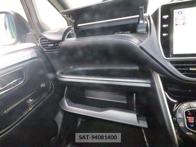Toyota VOXY 2018-10 7621190-27