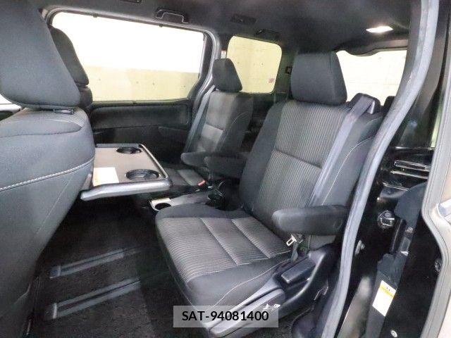 Toyota VOXY 2018-10 7621190-8