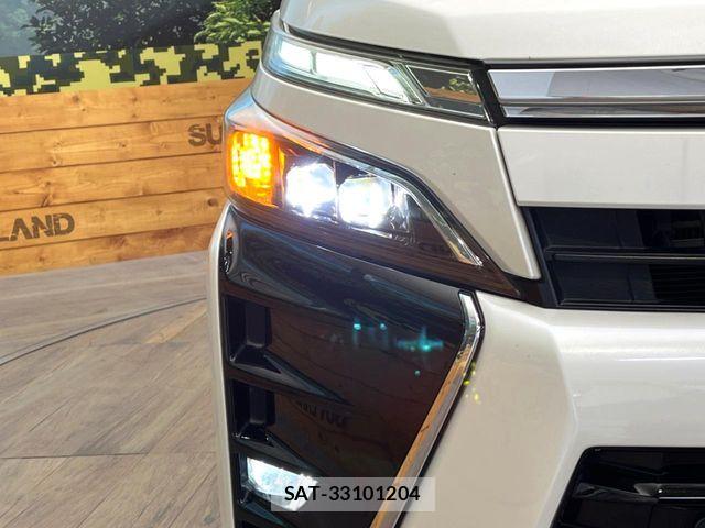 Toyota VOXY 2019-04 7621199-12