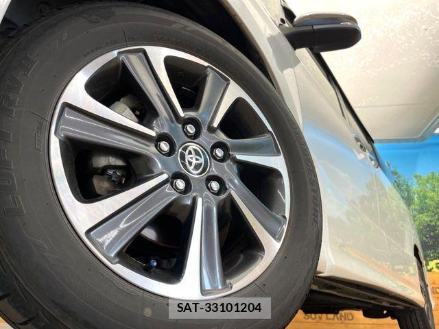 Toyota VOXY 2019-04 7621199-13