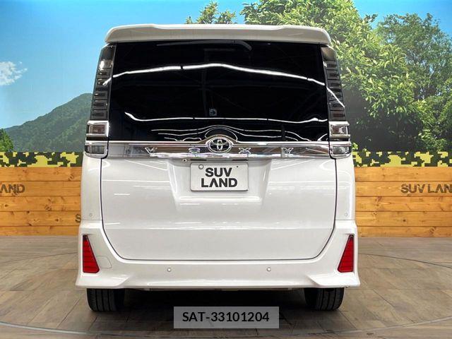 Toyota VOXY 2019-04 7621199-15