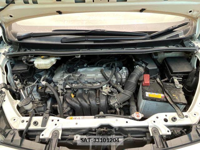Toyota VOXY 2019-04 7621199-17