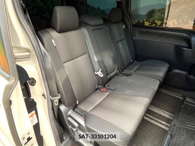 Toyota VOXY 2019-04 7621199-8