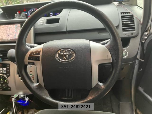 Toyota VOXY 2011-10 7621248-14