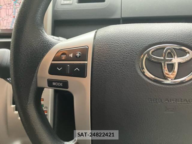 Toyota VOXY 2011-10 7621248-16