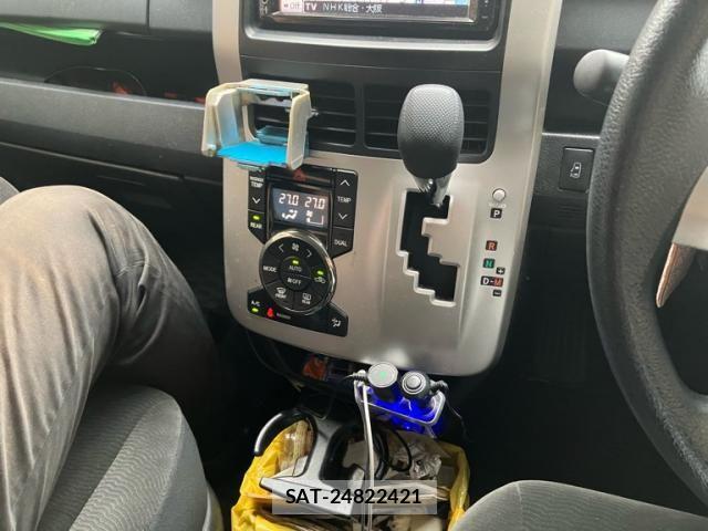 Toyota VOXY 2011-10 7621248-17