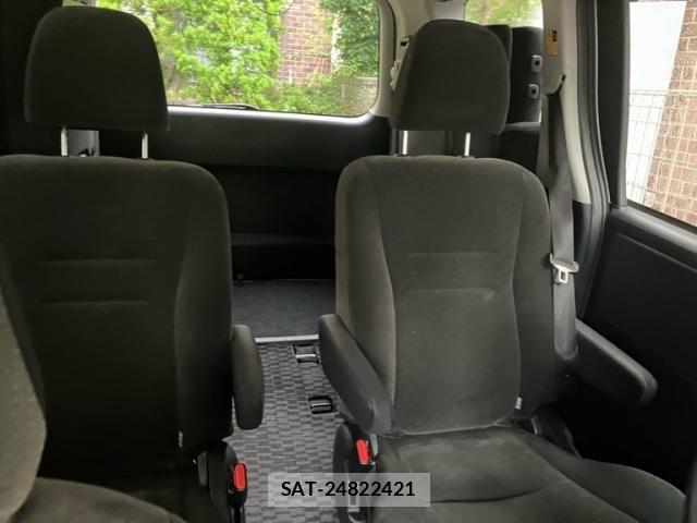 Toyota VOXY 2011-10 7621248-20