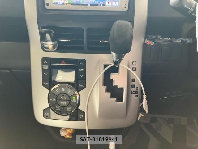 Toyota VOXY 2010-12 7621250-19