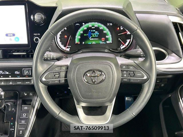 Toyota VOXY 2024-02 7621173-11