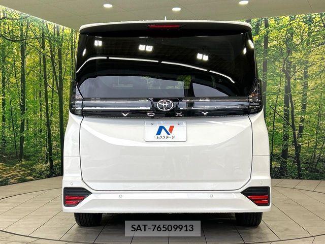 Toyota VOXY 2024-02 7621173-15