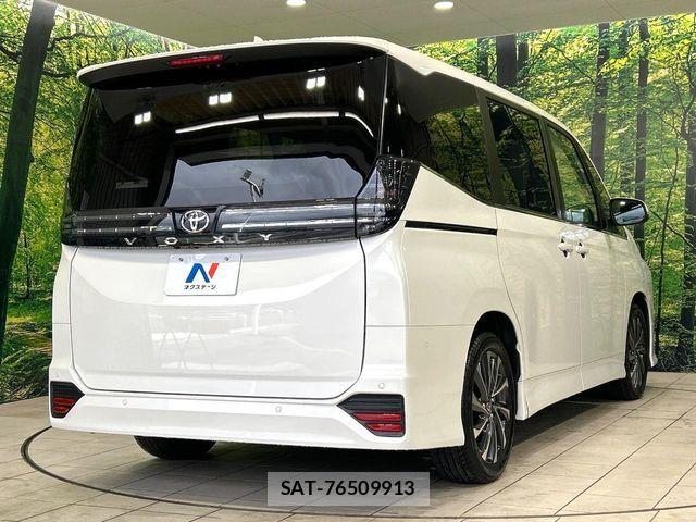 Toyota VOXY 2024-02 7621173-17