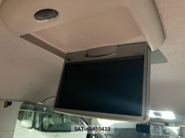 Toyota VOXY 2009-10 7621254-17