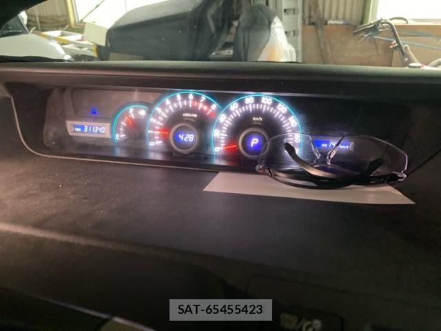 Toyota VOXY 2009-10 7621254-19