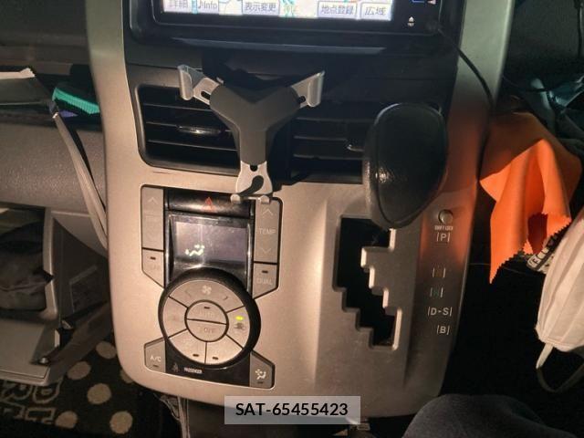 Toyota VOXY 2009-10 7621254-23