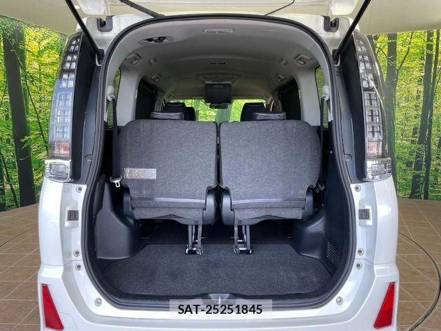 Toyota VOXY 2016-05 7621222-10