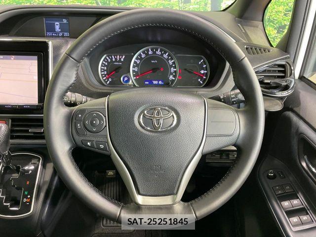 Toyota VOXY 2016-05 7621222-11