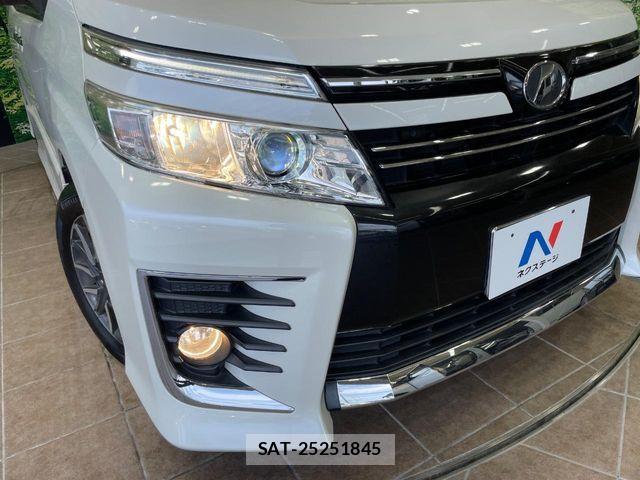 Toyota VOXY 2016-05 7621222-12